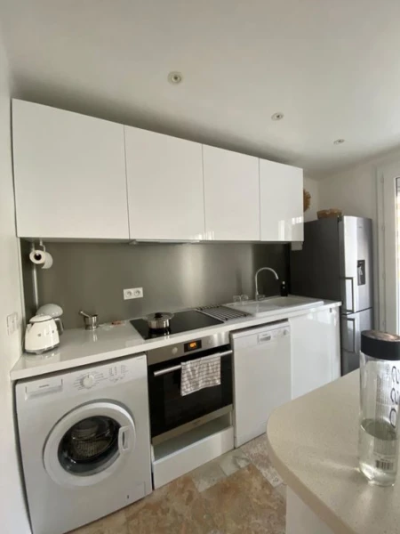 Toulon Est  Appartement de type T4,refait à neuf,D