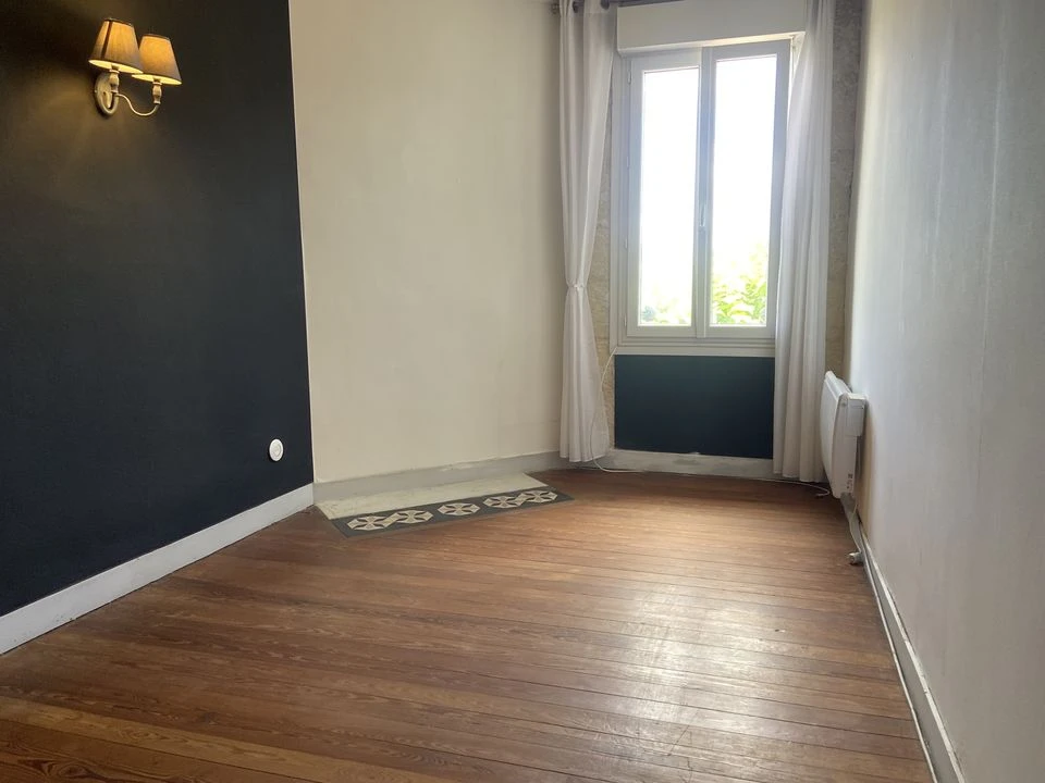 PAUILLAC CENTRE MAISON DE VILLE 1 ETAGE 3 CHAMBRES