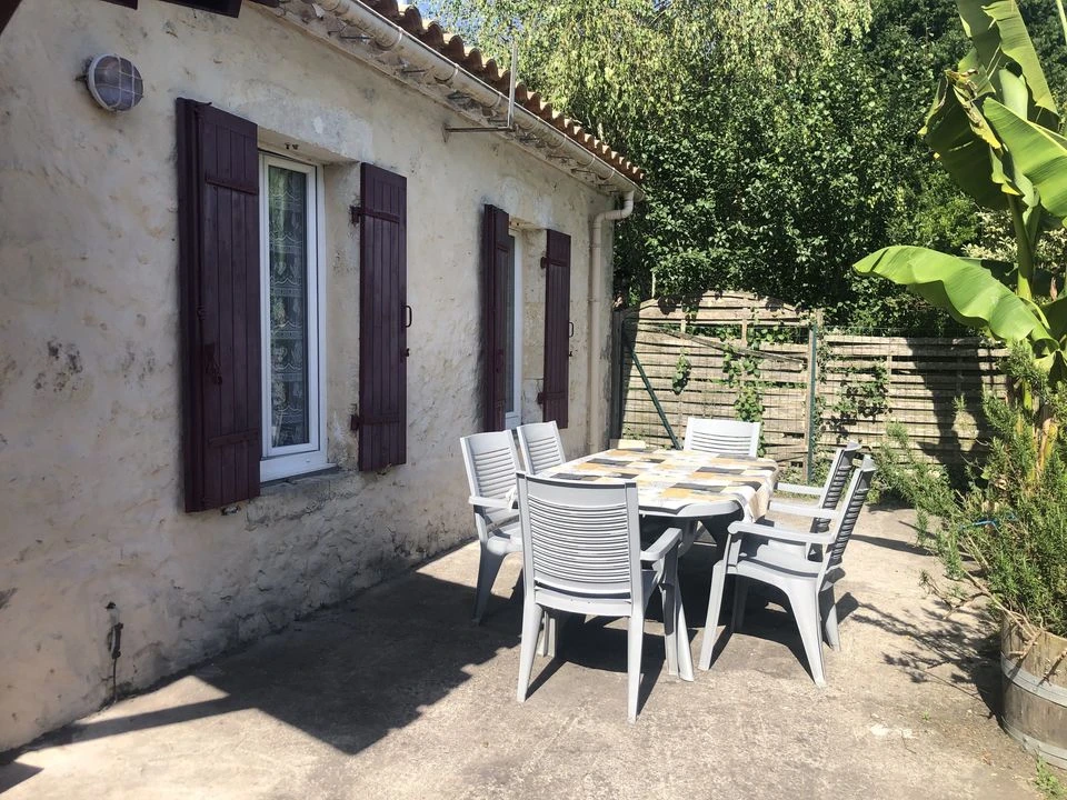 MAISON EN PIERRE 2 CHAMBRES JARDIN PUITS