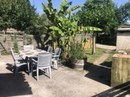 MAISON EN PIERRE 2 CHAMBRES JARDIN PUITS