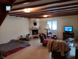 A CHEVROUX PROCHE MACON ET BOURG-EN-BRESSE MAISON