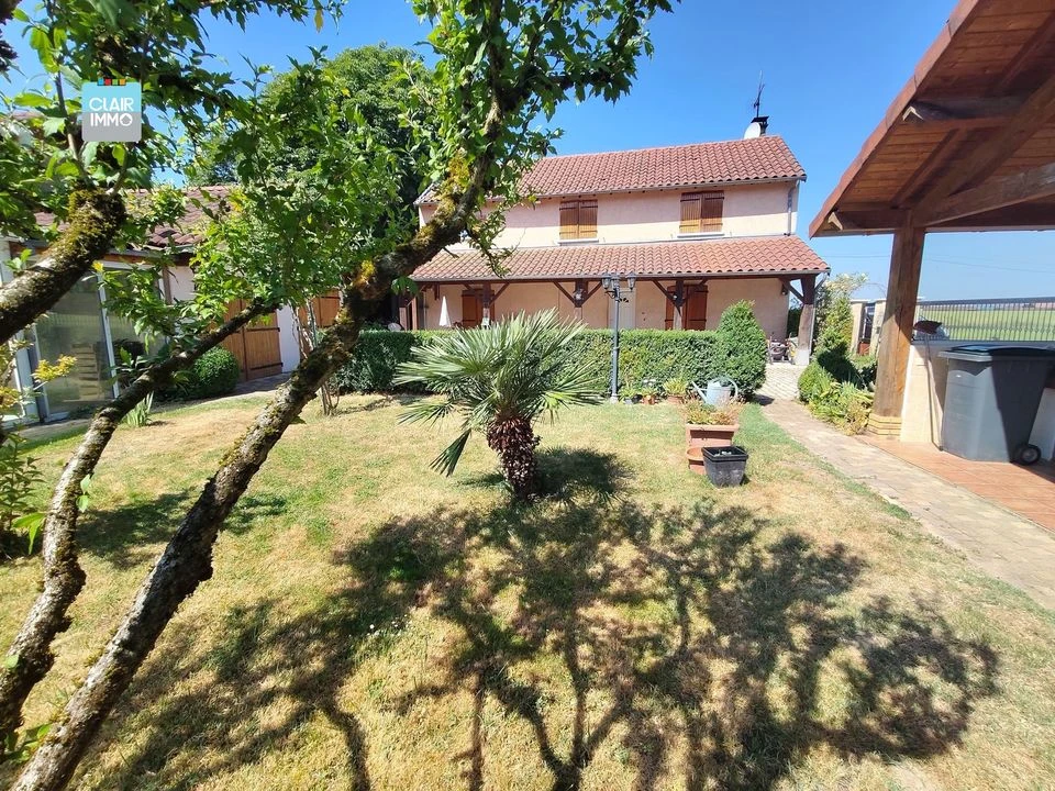 A CHEVROUX PROCHE MACON ET BOURG-EN-BRESSE MAISON