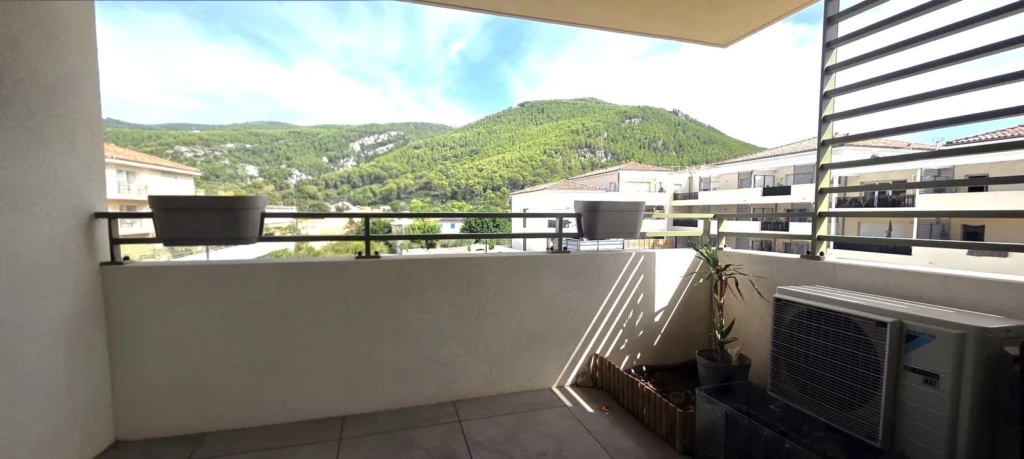 CUGES LES PINS-APPARTEMENT T3-A VENDRE-2