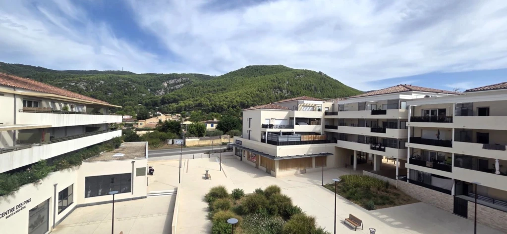 CUGES LES PINS-APPARTEMENT T3-A VENDRE-2
