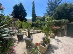 proche commodités , jardin plein sud, frontiere 10