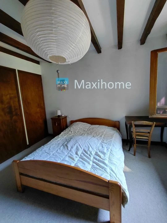 Chambre spacieuse et lumineuse - placard intégré