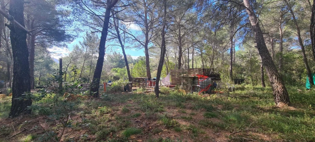 LE BEAUSSET-TERRAIN 690M²-NON CONSTRUCTIBLE-A VEND