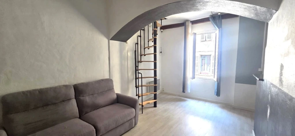 CUGES LES PINS-APPARTEMENT T2 DUPLEX-A VENDRE-1 CH