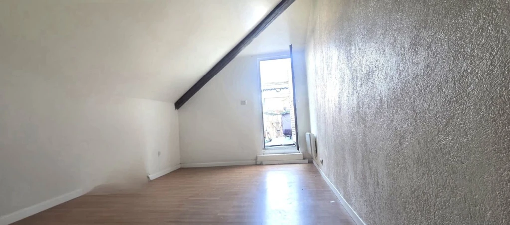 CUGES LES PINS-APPARTEMENT T2 DUPLEX-A VENDRE-1 CH