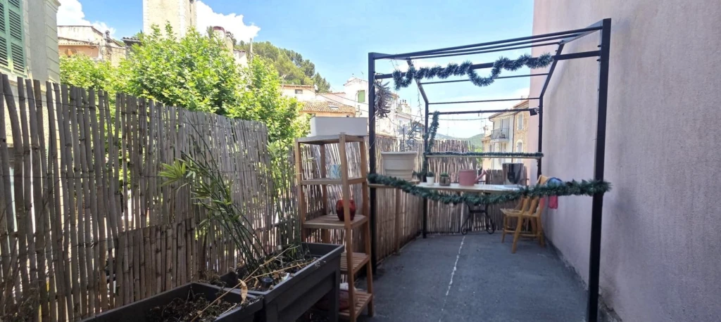 CUGES LES PINS-APPARTEMENT T2 DUPLEX-A VENDRE-1 CH