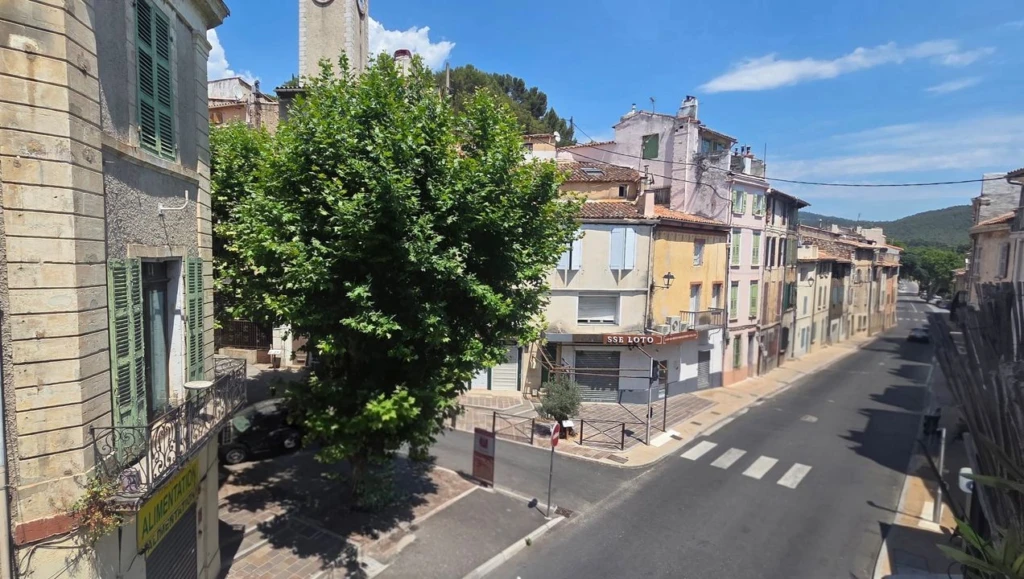 CUGES LES PINS-APPARTEMENT T2 DUPLEX-A VENDRE-1 CH