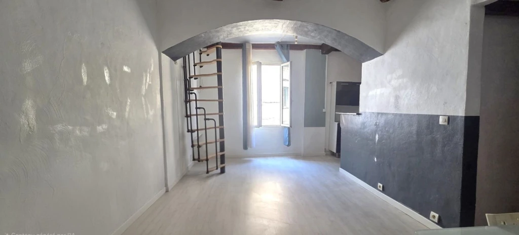 CUGES LES PINS-APPARTEMENT T2 DUPLEX-A VENDRE-1 CH