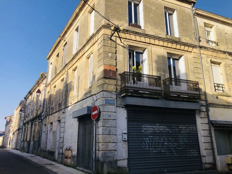 IMMEUBLE PAUILLAC CENTRE 2 ETAGES A RENOVER