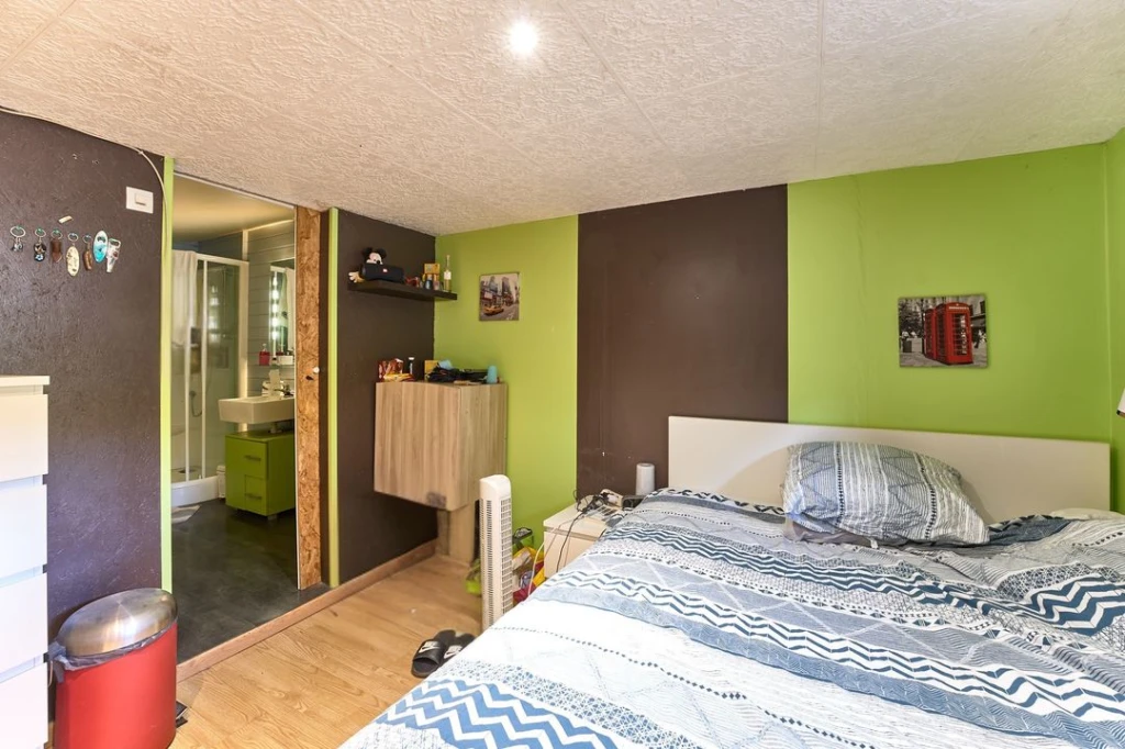 Chambre indépendante avec salle d'eau au sous-sol
