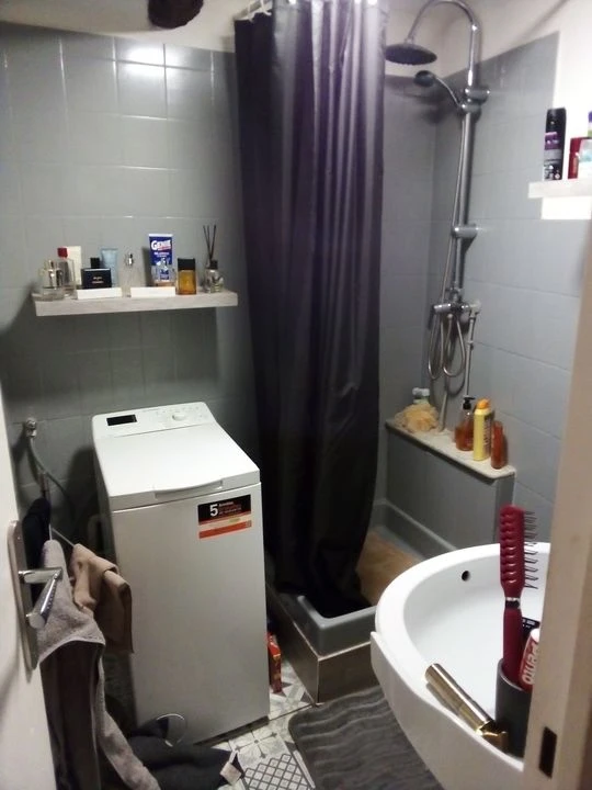 salle d'eau indépendante ,refaite à neuf,