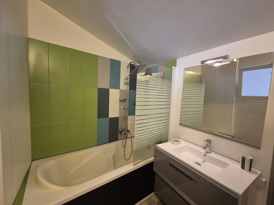 LA CIOTAT APPARTEMENT T3 + bureau - calme - cen