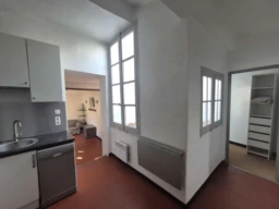 LA CIOTAT APPARTEMENT T3 + bureau   -  calme - cen