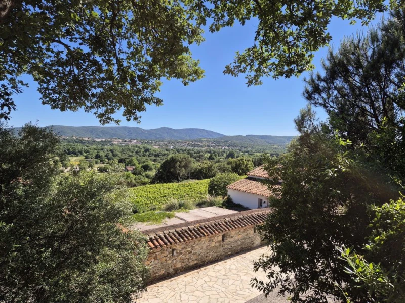 GRIMAUD 83310 - APPARTEMENT T2 de 55m² - au calme