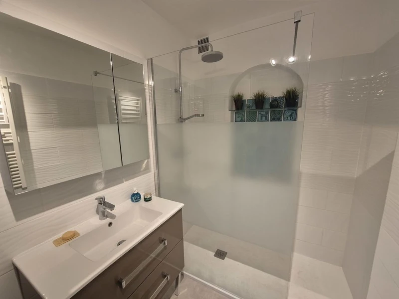 GRIMAUD 83310 - APPARTEMENT T2 de 55m² - au calme