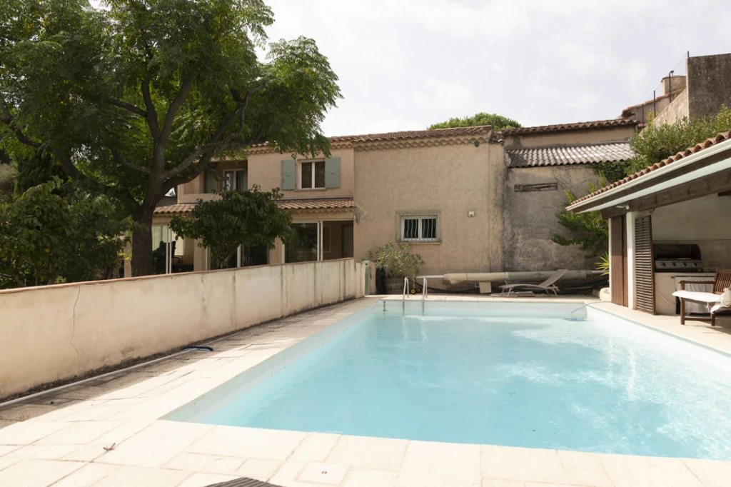 Maison T8 190 m² /jardin 730 m² + dépendance
