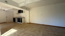 location , type 4/5 , cuges