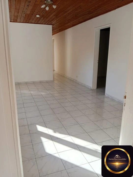 plain pied - jardin arboré - piscinable - 4 chambr