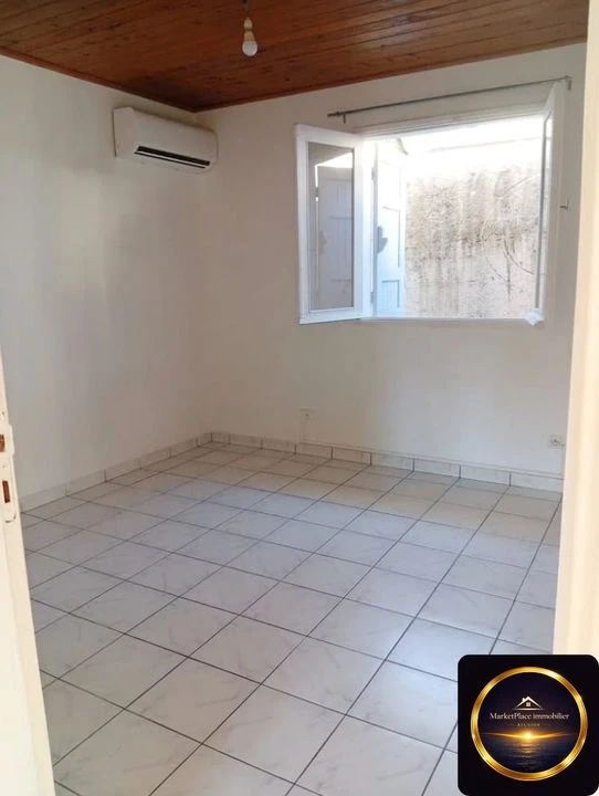 plain pied - jardin arboré - piscinable - 4 chambr
