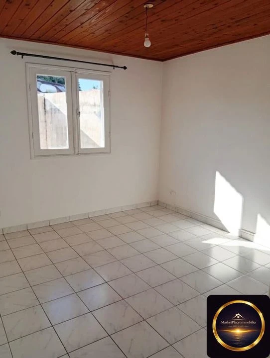 plain pied - jardin arboré - piscinable - 4 chambr