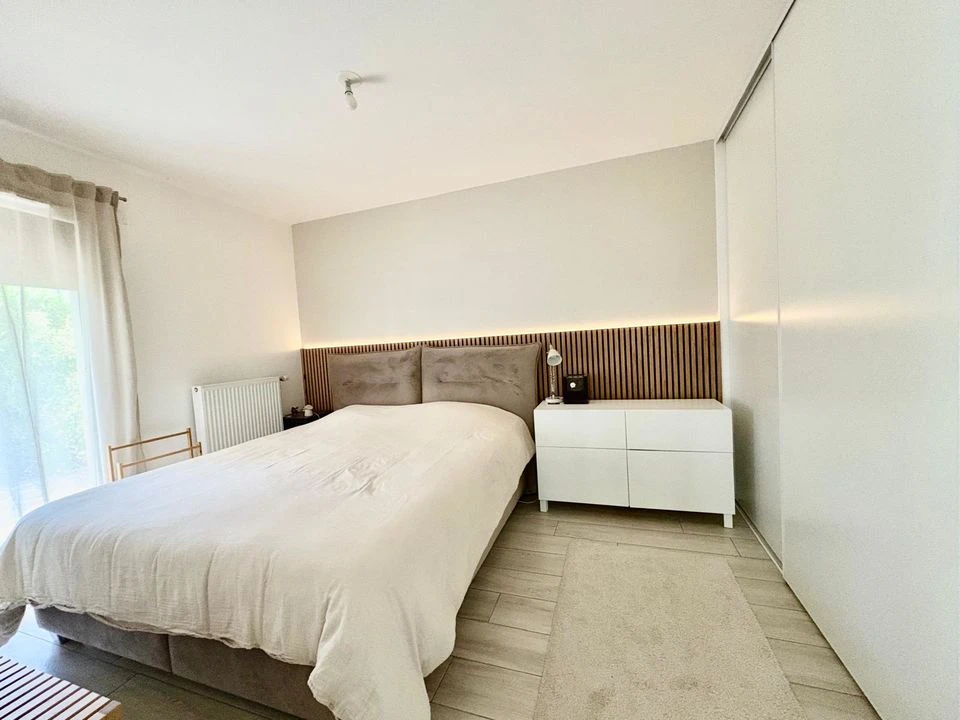 GRAND CHAMBRE AVEC RANGEMENT