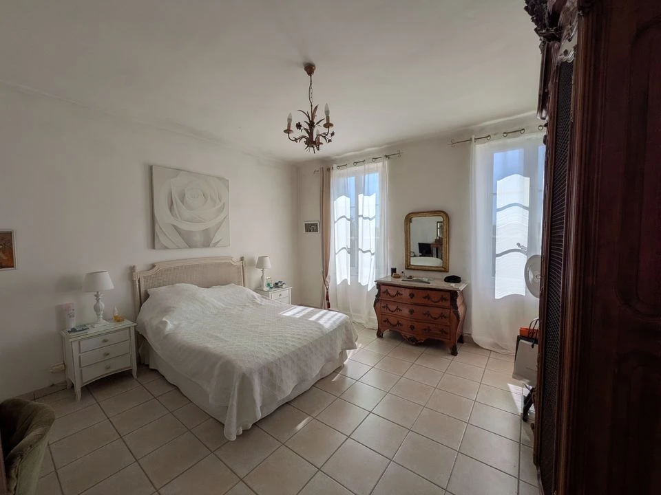 La Valette du Var villa de 300 m² hab. Terrain de