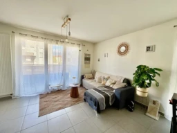 SALON LUMINEUX