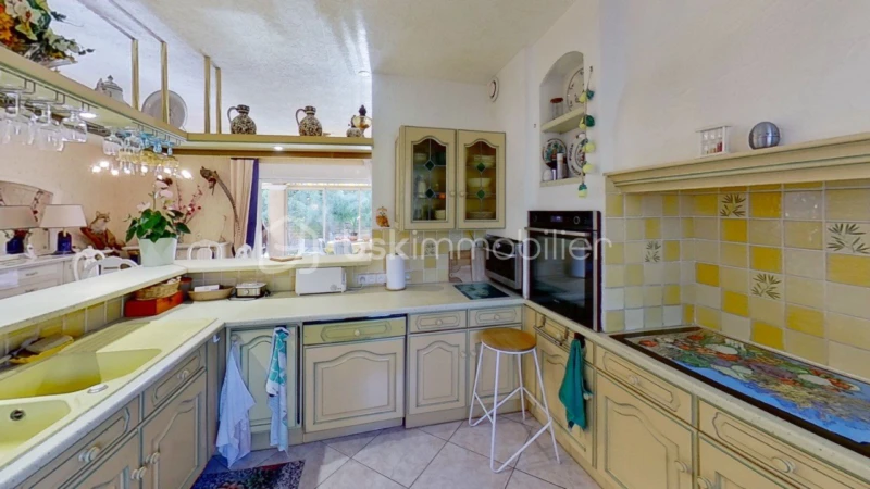 les_cigales_kitchen.jpg