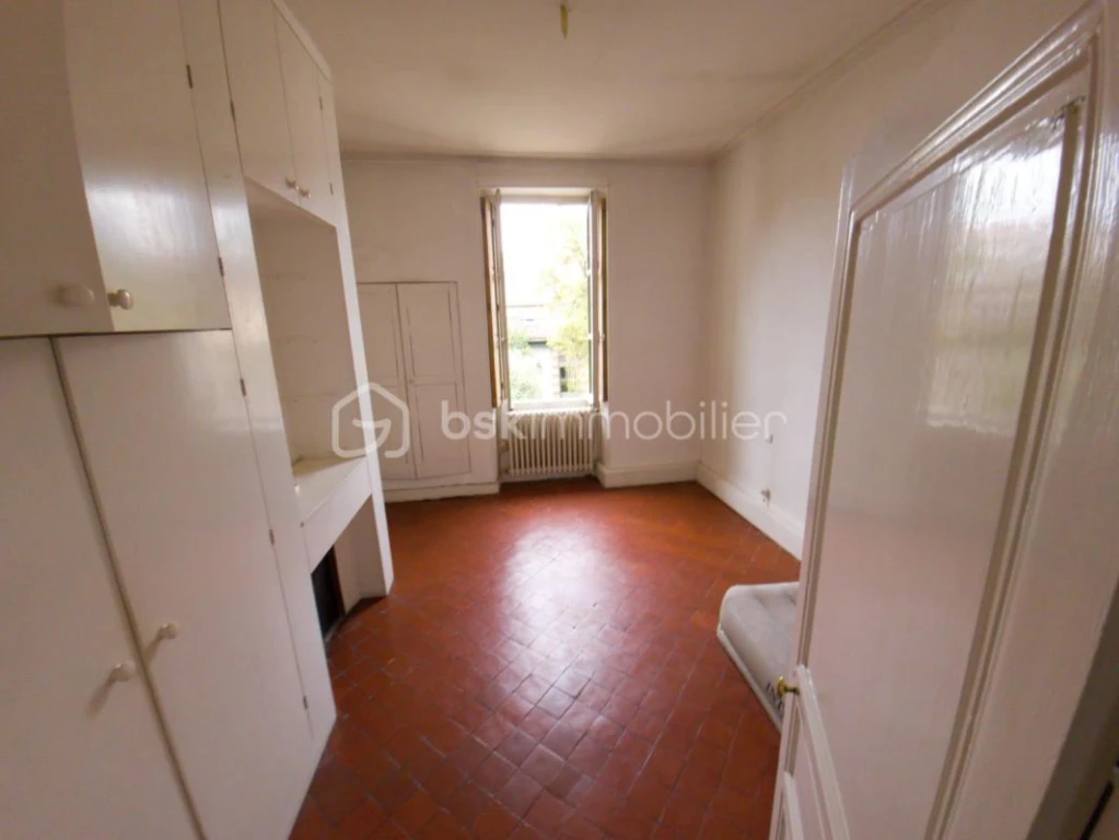 yNSTr70JqrVzhK9aiVdBrGprtAerFwdAePTbFoMs.jpg