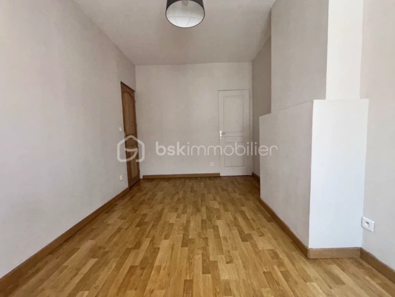 SzcV1bAk0395j1Xd70vGqd6zyNbXerxp2nJGQ36R.jpg