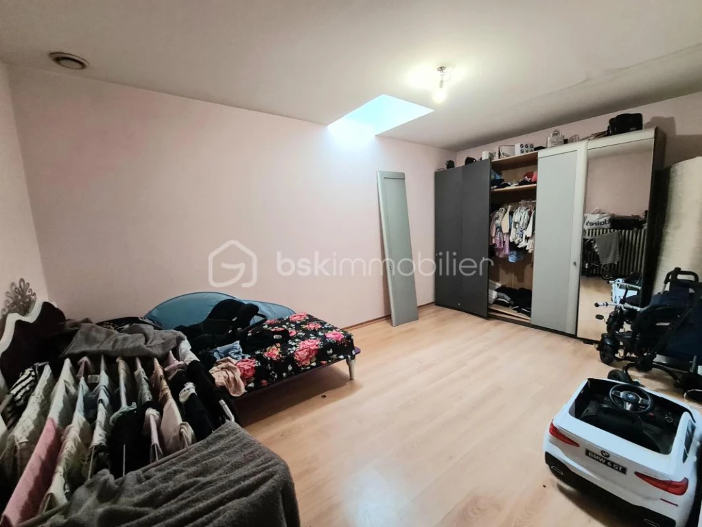 Ee9UComJzK9BvBblDRJsWQgtXARv4rD2Js63yVr3.jpg