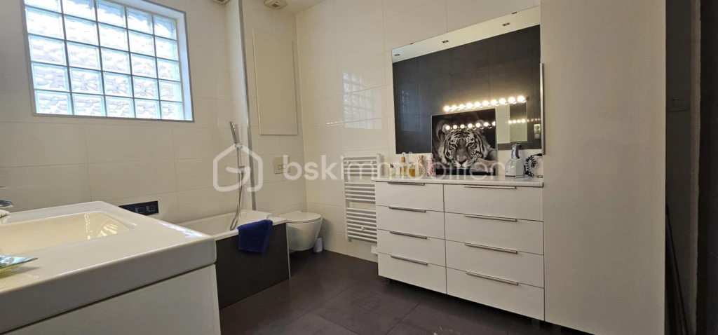 wEJiAX54tBZZVDewXn34NtY0Z3ZBcSD3oxRvCLXm.jpg