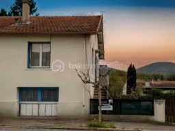 ucsHFuqfNGm0YDzo9AS3i8ZIkOdLgUPmKnEoncEr.jpg