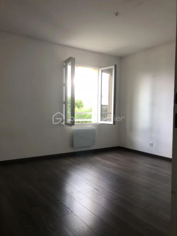 Uv5kxZL7BFAdEyJ22DU50926jx1o242qpV8SotgN.jpg