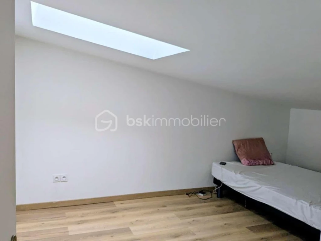 MjOD2NpAMLLEPCIuArBVT270SR1BevdihZQ3uwCk.jpg