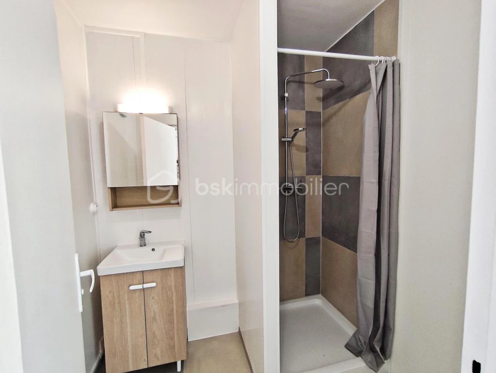 N8G8cQqp8hbm4OhLs1fx2B4wr4PiIg23JRQ3qK3T.jpg