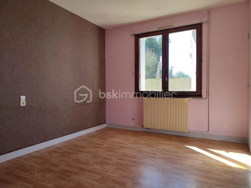 hhEsmuE41dRxZlCGrP8H0skY838PPVZeZCb5vlQN.jpg