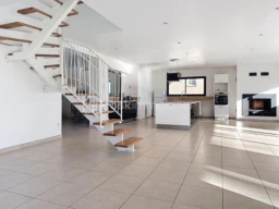 ilnCq7bY6iH6rh44w6ChD76JZaMr8p0TPUnrc4VT.jpg