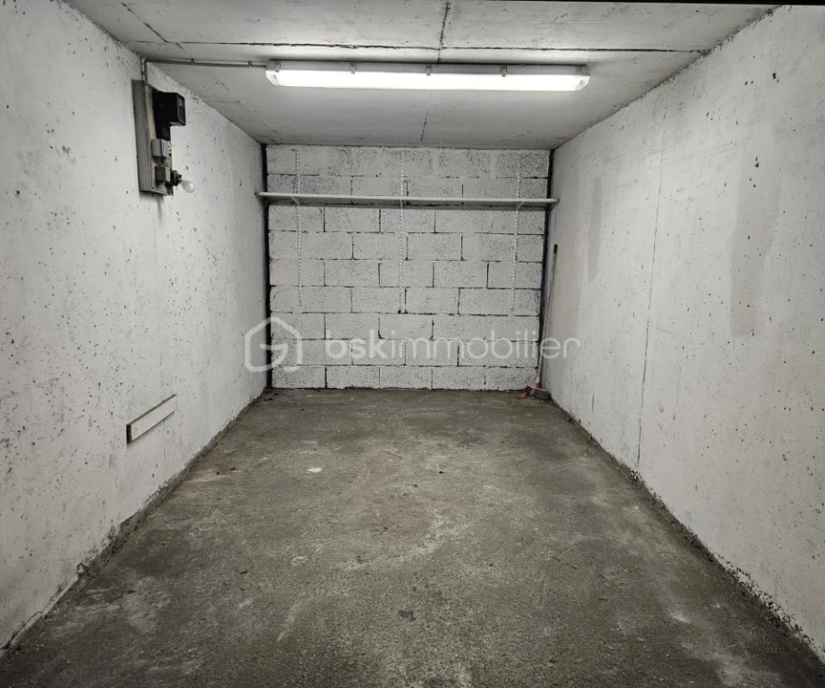 KkA393ScHRoONiYYHygwbK25FbEMnf1kmEJaLrpG.jpg