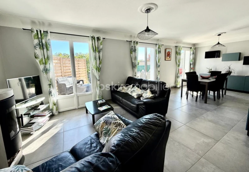MejtVTYNHwlxlpb9D1qVq59QAs6s3d5x1BVBO4Jx.jpg