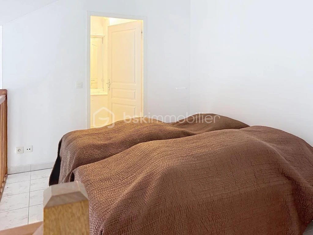 bastRUTpeH8Zhu1I990gKHIj7r3R8gqSkDeysZ8m.jpg