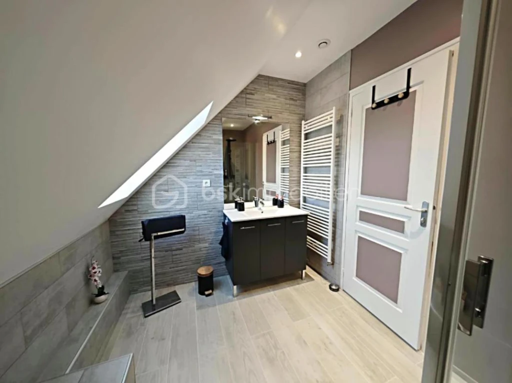 qhDWJUkBLNO3emAxvMbKJrKrZzNwKiIRJDJVy1bh.jpg