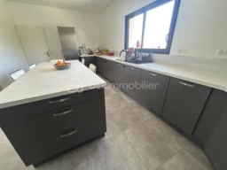 0ZKzKGn20YBB7NJDsVVPxovQ1stXeUSs0jNCthRb.jpg