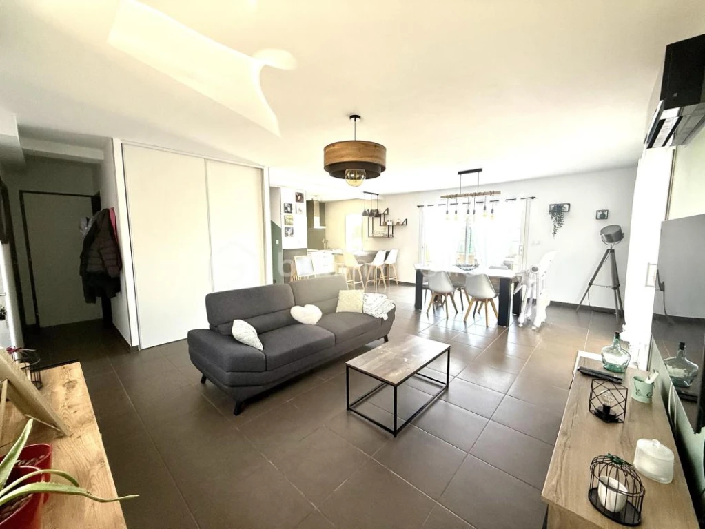 UmuDT2eltUnEKZfVZhObWfMOhviGvFSdKsBuQOVq.png