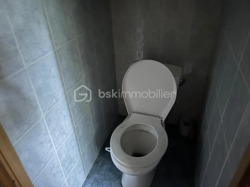 InCAmq1zWm05qs1wMTGcF30sgZrrIc4a9IXeEXoT.jpg