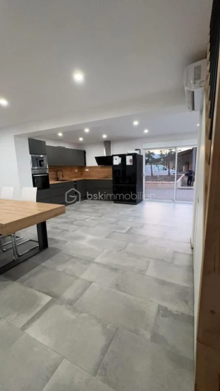 hZtX8ofMY9vE3ter3HSyThFuz4XTh2ZZK62GfA9d.jpg